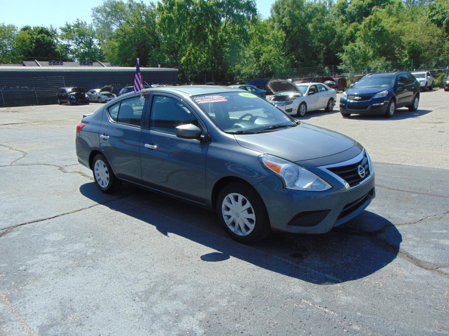 2019 Nissan Versa (3N1CN7AP7KL) , located at 2105 Dixie Hwy, Louisville, KY, 40210, (502) 772-3333, 38.220932, -85.795441 - Photo#3